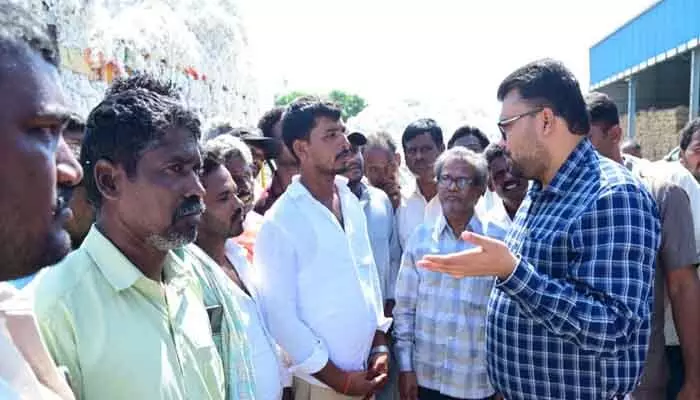 Nager Kurnool Collector Santosh expressed strong displeasure over procedural issues in cotton purchases, emphasizing transparent operations and MSP protection for farmers.