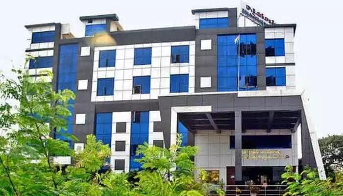 A no-confidence move against Nellore Mayor Sravanthi is gaining momentum as 40 corporators prepare to meet the District Collector, alleging corruption and misuse of power.