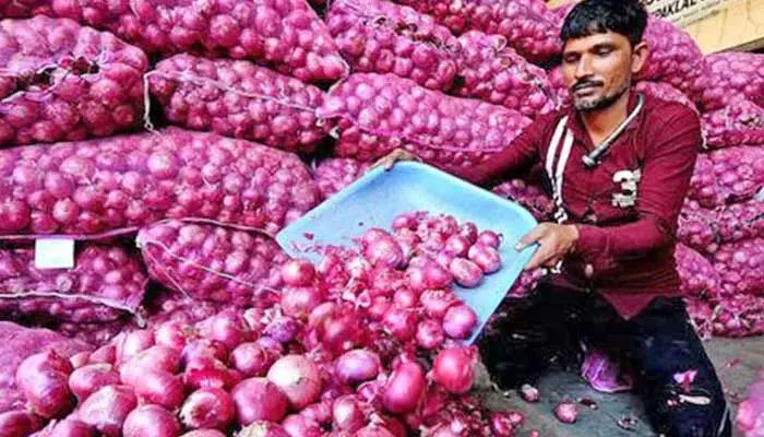 Onion prices fall drastically across India, farmers demand minimum support price