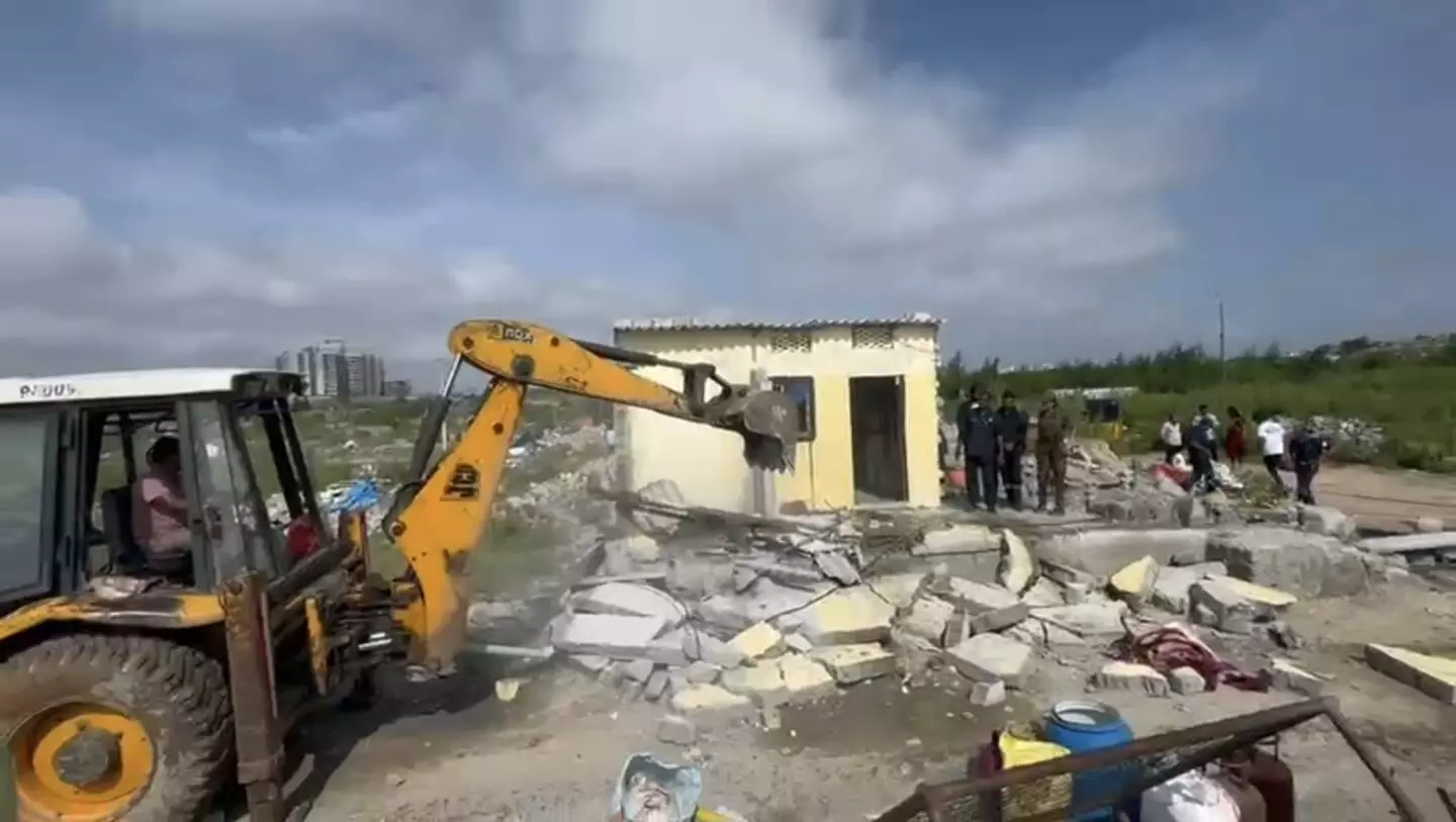 HYDRA reclaimed 7 acres of encroached government land in Hyderabad’s Old City, removing illegal fencing and securing the area.