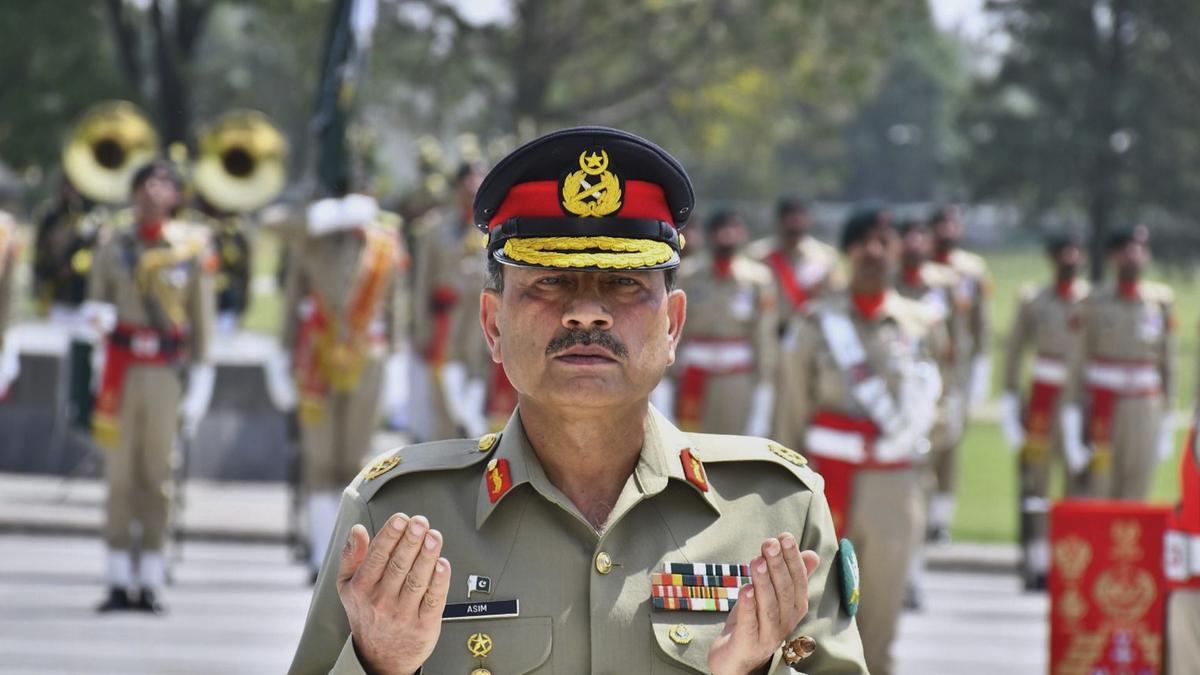 Newly appointed Pakistan CDS Asim Munir warns India of strong, swift responses to any attack, highlighting joint military coordination.