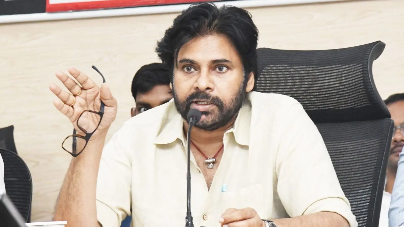 Pawan Kalyan meets Uppada fishermen, assures permanent solution to pollution and livelihood issues, asks for their cooperation.
