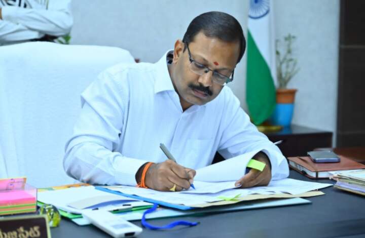 Nizamabad Collector T. Vinay Krishna Reddy was transferred. Ila Tripathi, currently serving as Nalgonda Collector, was appointed in his place.
