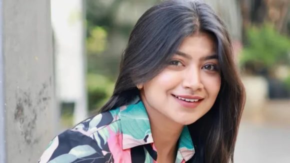 Kannada and Tamil serial actress Nandini died by suicide in Bengaluru, reportedly due to marriage pressure and depression.